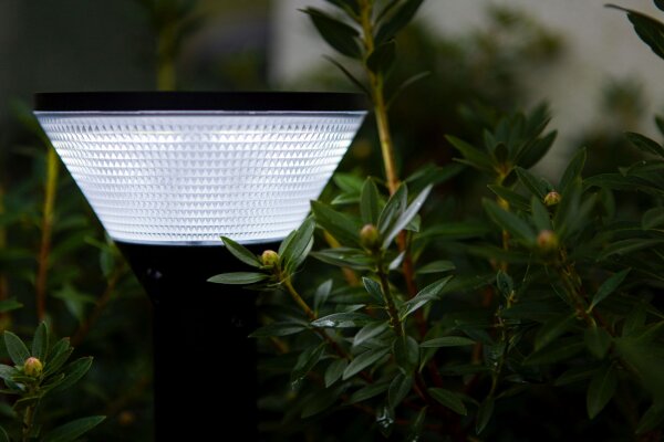 Lampe dextérieur solaire à variation de couleur et détecteur de mouvement