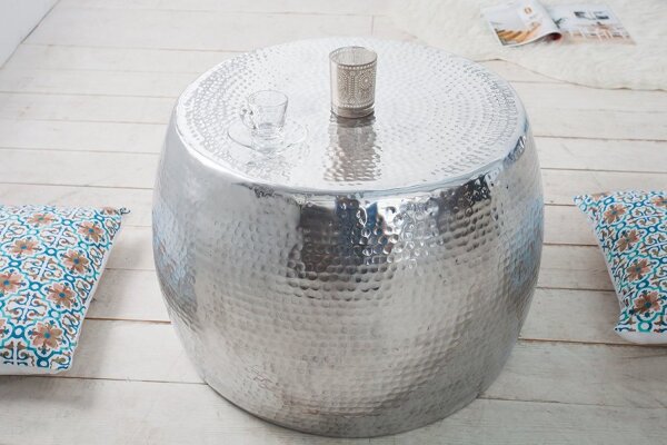 Table basse en aluminium martelé Ø 60 cm en argent