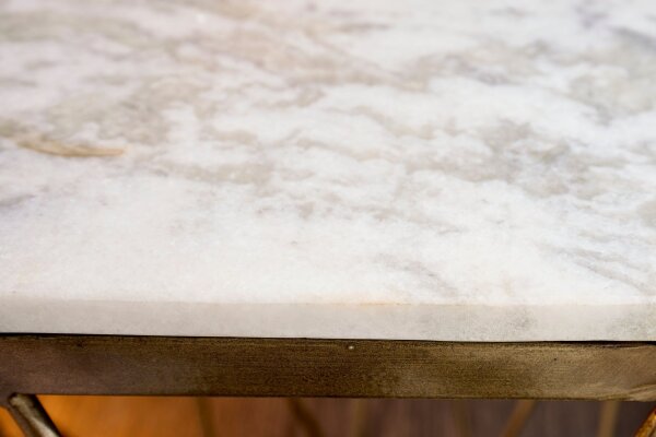 Table basse marbre métal en laiton blanc 50 x 50 cm