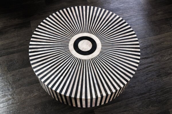 Table basse en marqueterie noire or blanc Ø 60 cm artisanale
