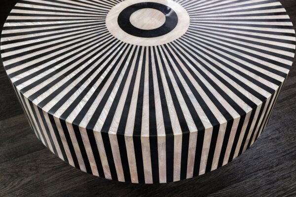 Table basse en marqueterie noire or blanc Ø 60 cm artisanale