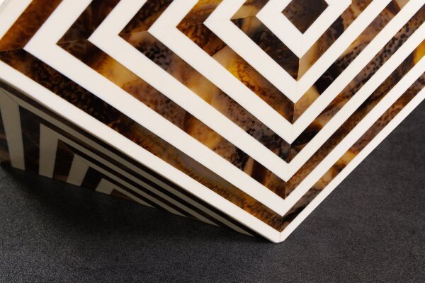 Table dappoint incrustée en noir blanc 40x57 cm artisanale