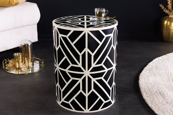 Table dappoint incrustée en noir blanc 35x35 cm artisanale
