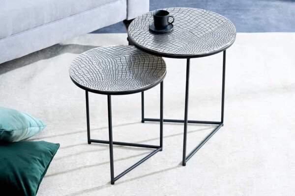 Set de 2 tables dappoint en métal argenté antique martelé