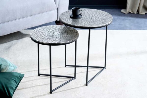Set de 2 tables dappoint en métal argenté antique martelé