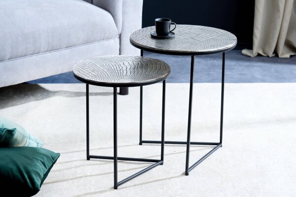 Set de 2 tables dappoint en métal argenté antique martelé