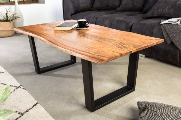 Table basse en acacia et métal, bord en forme darbre 120 x 60 cm
