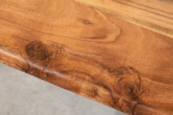 Table basse en acacia et métal, bord en forme darbre 120 x 60 cm