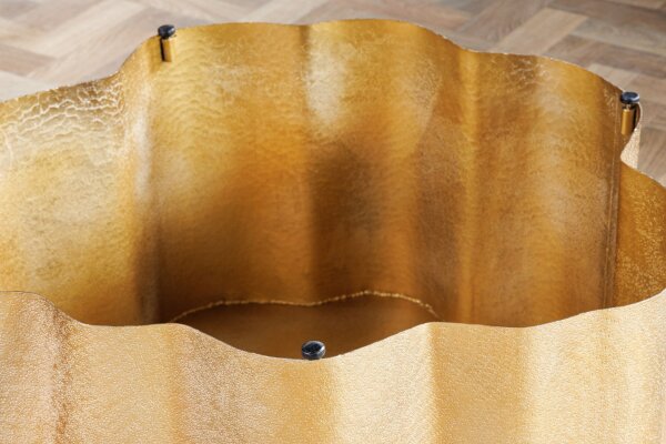 Table basse en métal doré 71 x 73 cm artisanale