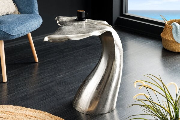 Table dappoint en métal argenté 57x50 cm artisanale