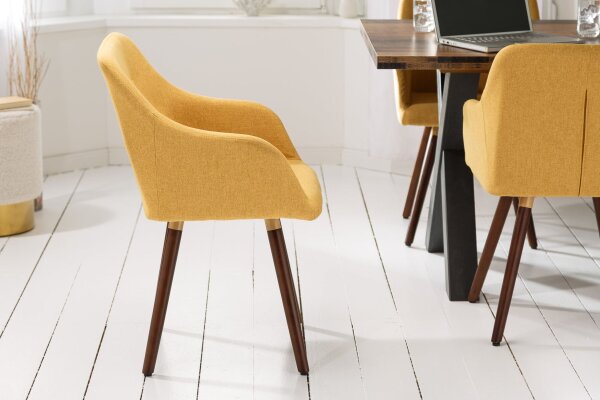 Chaise de salle à manger jaune marron en tissu bois avec accoudoirs Skandi