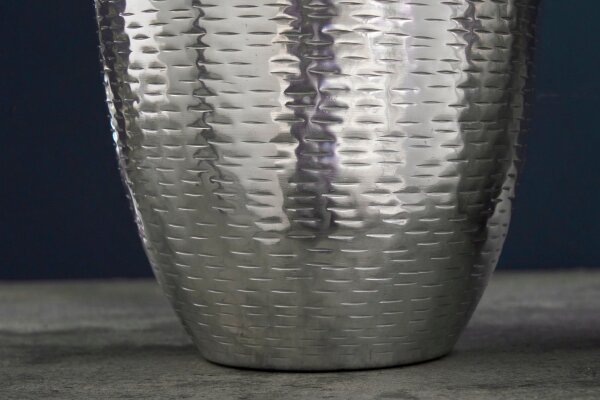 Set de 2 vases décoratifs en métal martelé unique en argent