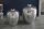 Set de 2 vases décoratifs en métal martelé unique en argent