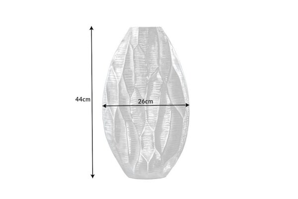 Vase décoratif en métal martelé H : 44 cm pièce unique en argent