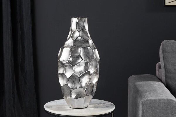 Vase décoratif en argent martelé 45 cm de haut en métal fait main