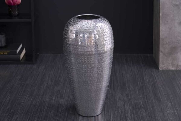 Vase décoratif fait main H : 50 cm martelé pièce unique en argent