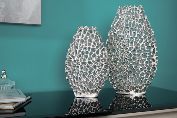 Set de 2 vases décoratifs artisanaux en métal argenté