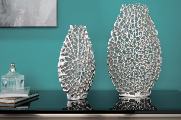 Set de 2 vases décoratifs artisanaux en métal argenté