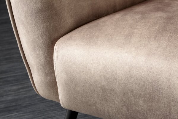 Fauteuil à oreilles velours beige crème avec accoudoirs Chesterfield