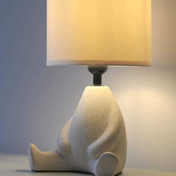 Lampe de nuit céramique tissu bonhomme assis 32 cm