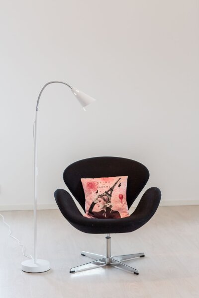 Lampadaire blanc rétro design 140 cm petit en métal