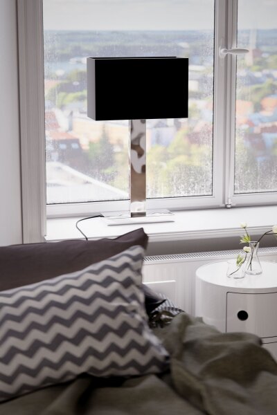 Lampe de table noir chrome 69,5 cm de haut métal tissu E27