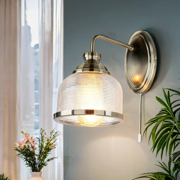Wandlampe mit Schalter H: 24,5 cm in Messing antik E27