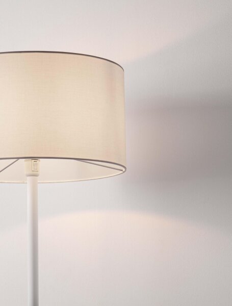 Stehleuchte Weiß Stoffschirm E27 165 cm Fußschalter Modern